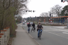 Video-Ausschnitt Schulverkehr Kreuzung Bahnstraße Buchenweg Bild 4